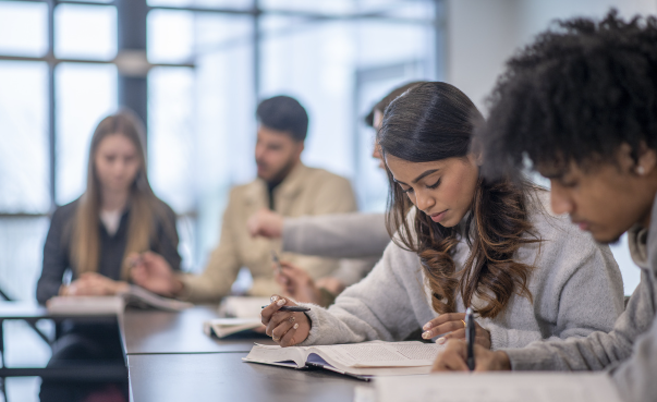 加拿大宣布大幅消减留学生 消减留学生
