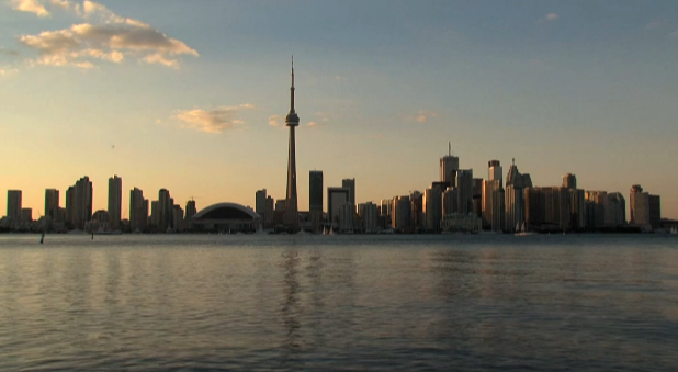 拿到枫叶卡后要不要入籍？