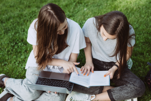 移民后如何跨越文化冲突与语言障碍，快速拥抱新生活？