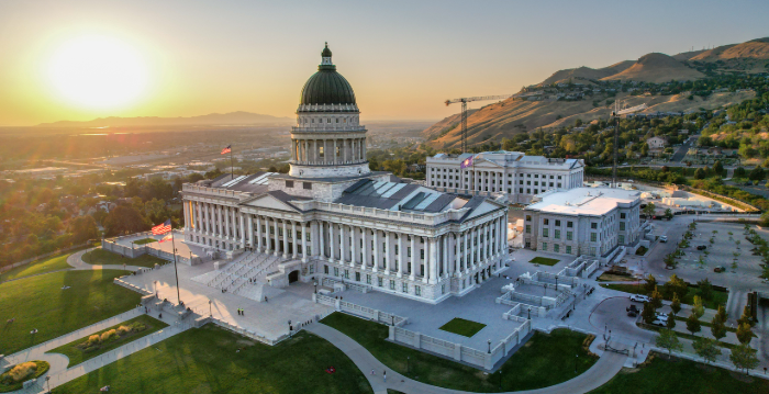 美国移民局宣布2026财年费用调整，多项移民费用将上涨